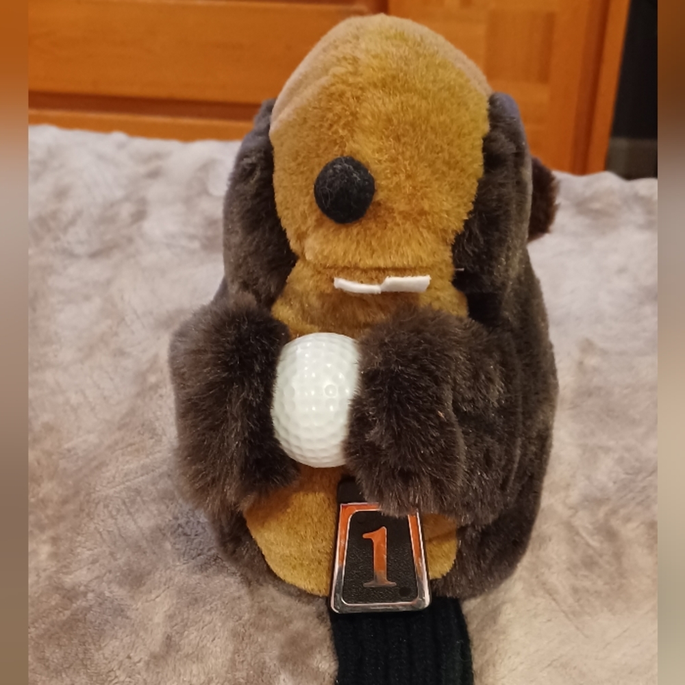 Drive cover gopher holding a goofball
